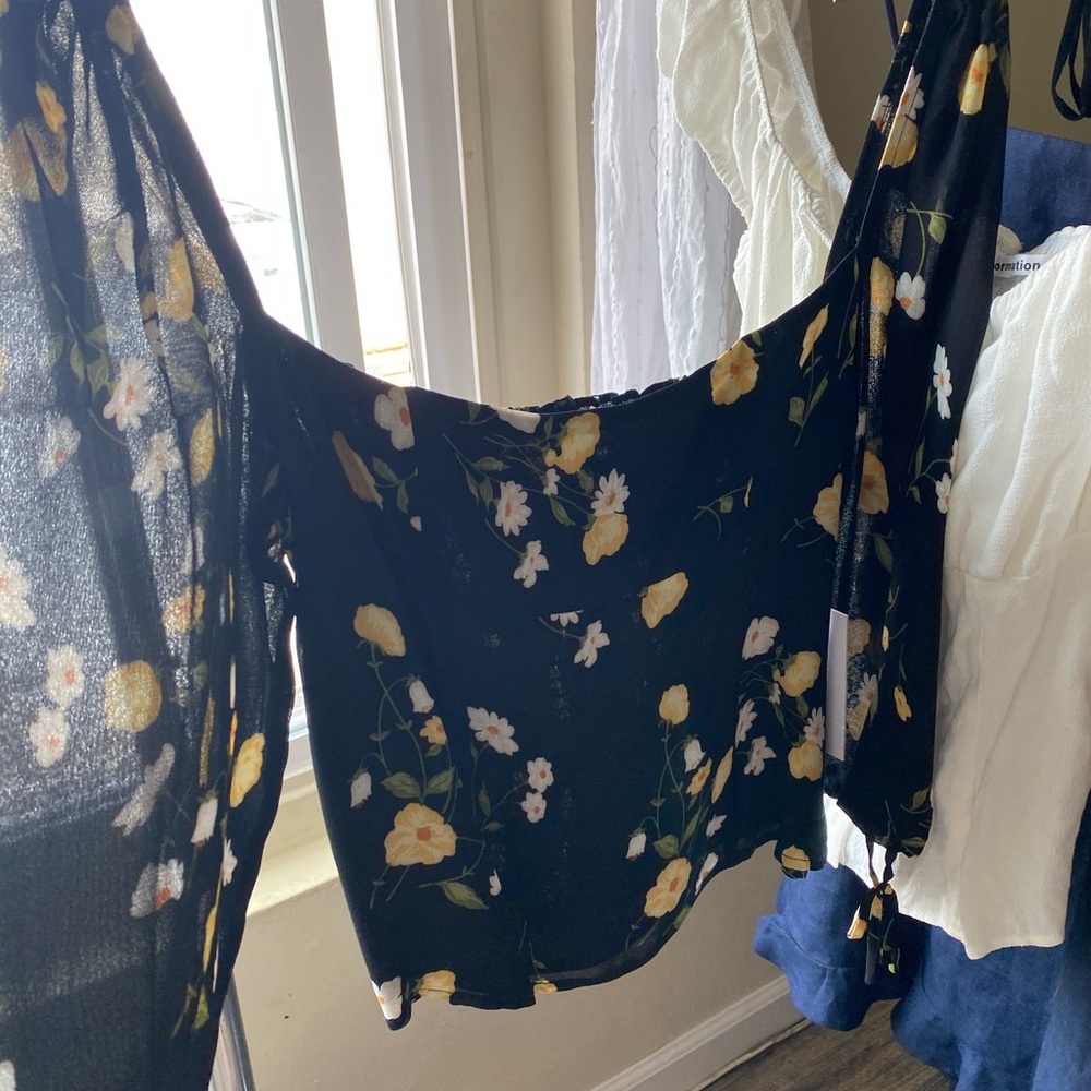 Reformation Grove top